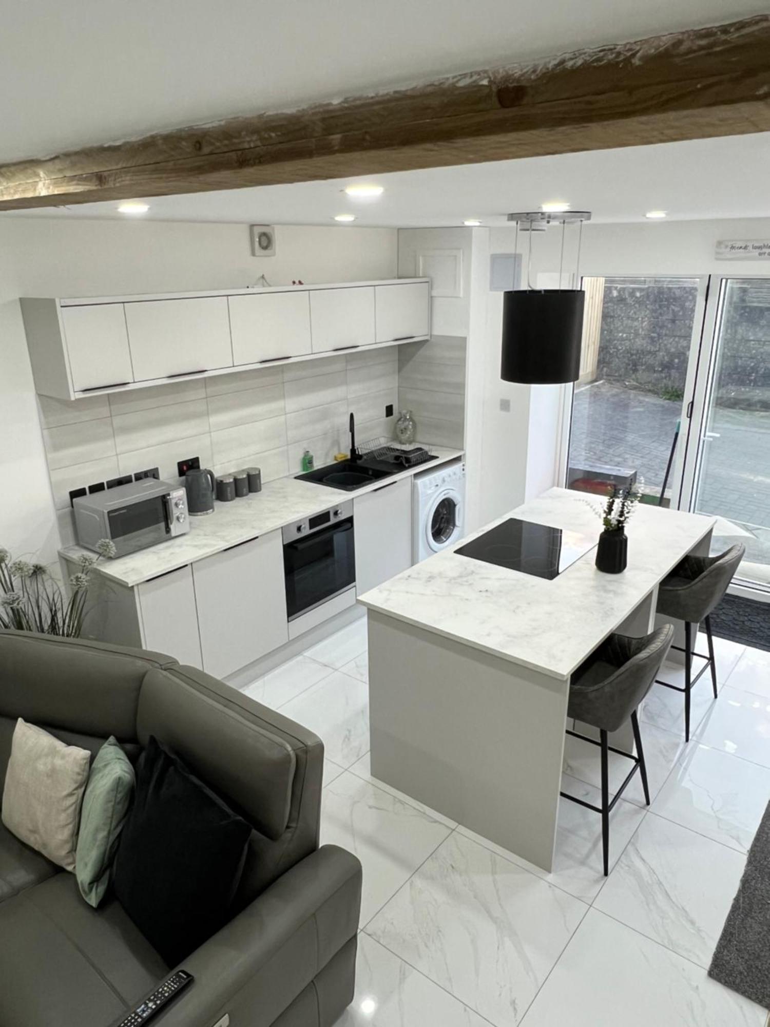 Lewys Tai Bach Villa Aberaman Екстериор снимка
