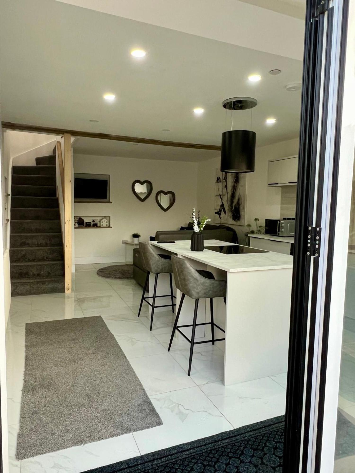 Lewys Tai Bach Villa Aberaman Екстериор снимка