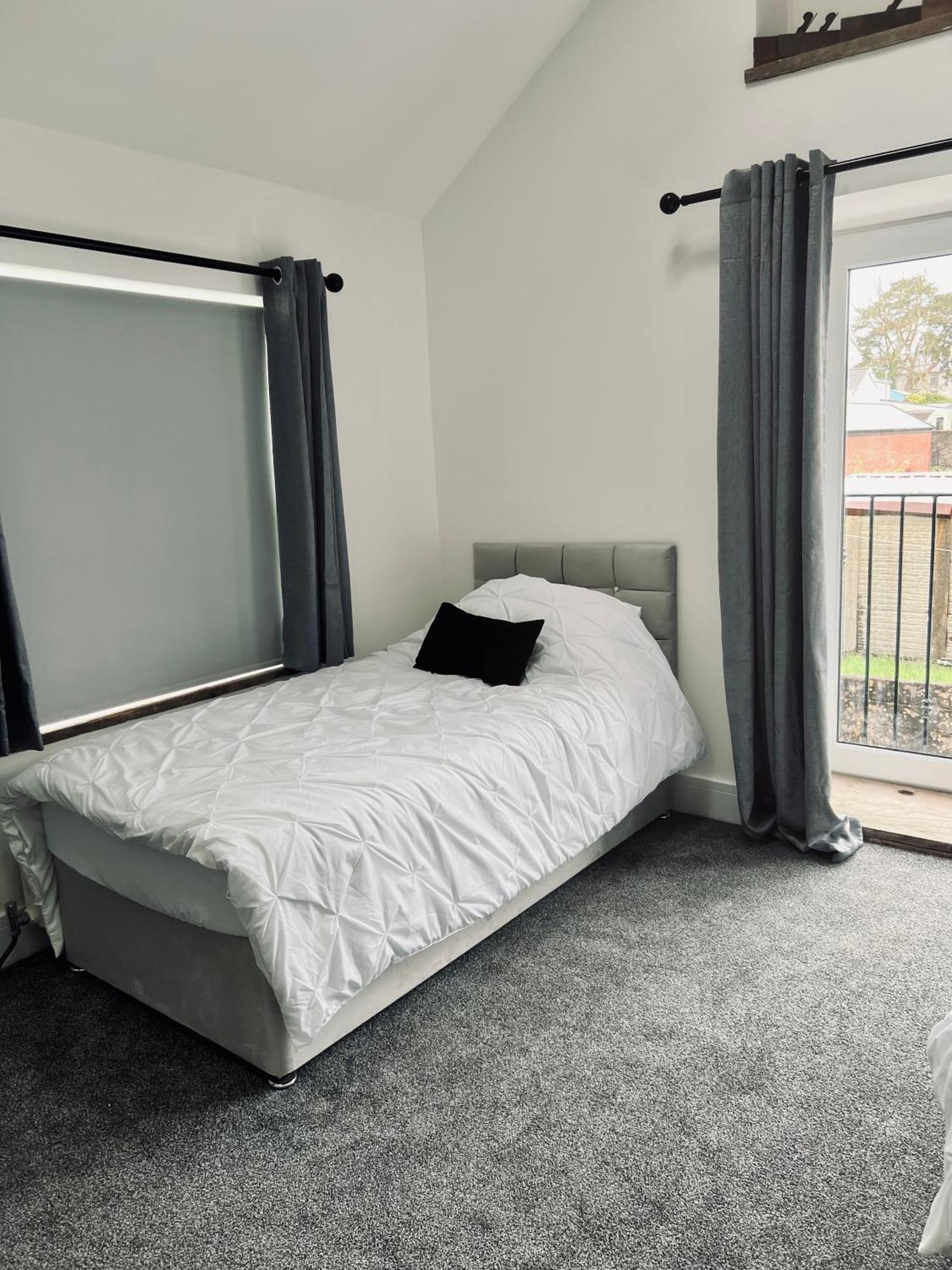 Lewys Tai Bach Villa Aberaman Екстериор снимка